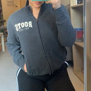 ROOTS zip up sweater